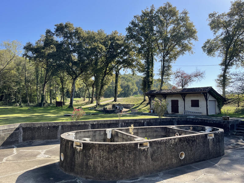 Propriété - 260 m² - 11 pièces