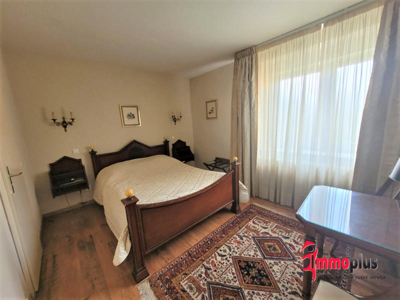 Local commercial - 712 m² - 17 pièces