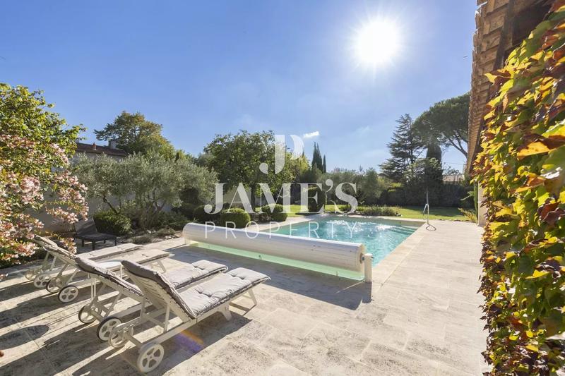 Maison - 187 m² - 6 pièces