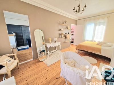 Maison - 267 m² - 10 pièces