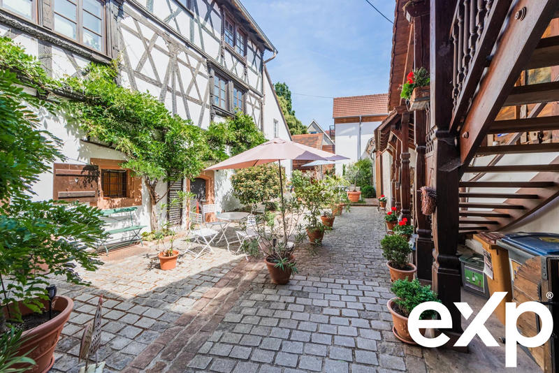 Maison - 650 m² - 20 pièces