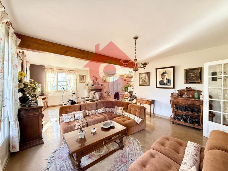 Maison - 240 m² - 9 pièces