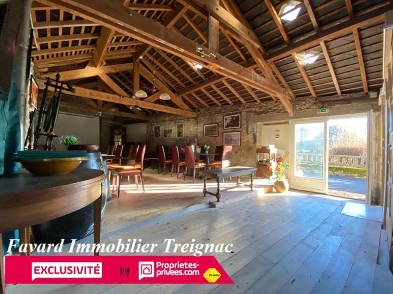 Maison - 330 m² - 8 pièces