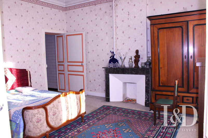 Maison - 243 m² - 7 pièces