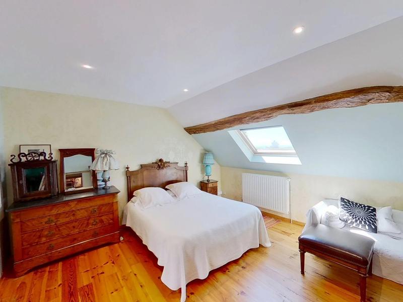 Maison traditionnelle - 248 m² - 7 pièces