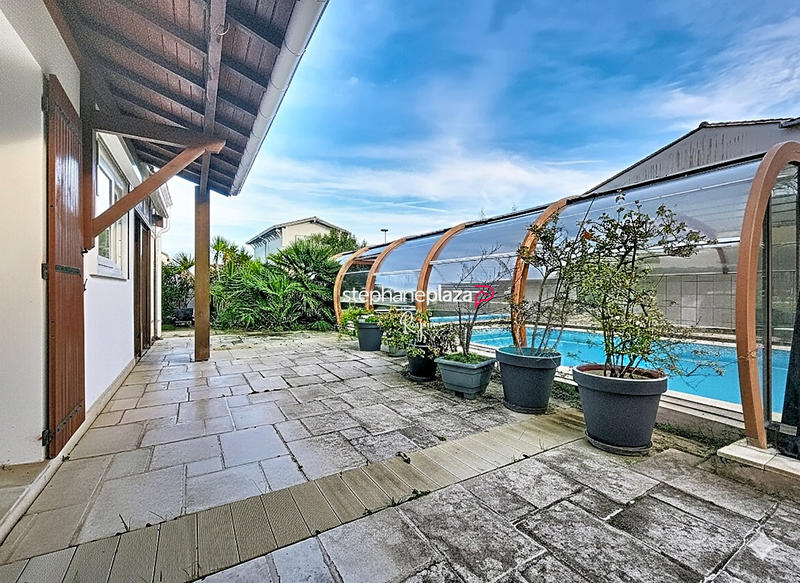 Maison - 215 m² - 11 pièces