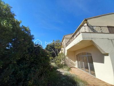 Maison traditionnelle - 248 m² - 9 pièces