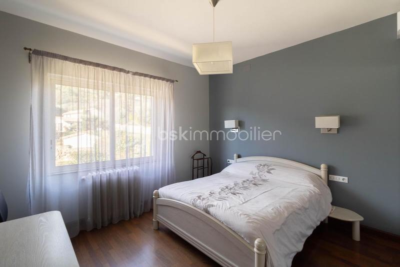 Demeure - 255 m² - 8 pièces