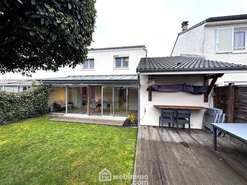 Maison - 96 m² - 5 pièces