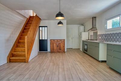 Maison - 254 m² - 12 pièces