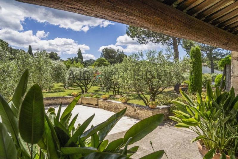 Propriété - 350 m² - 6 pièces