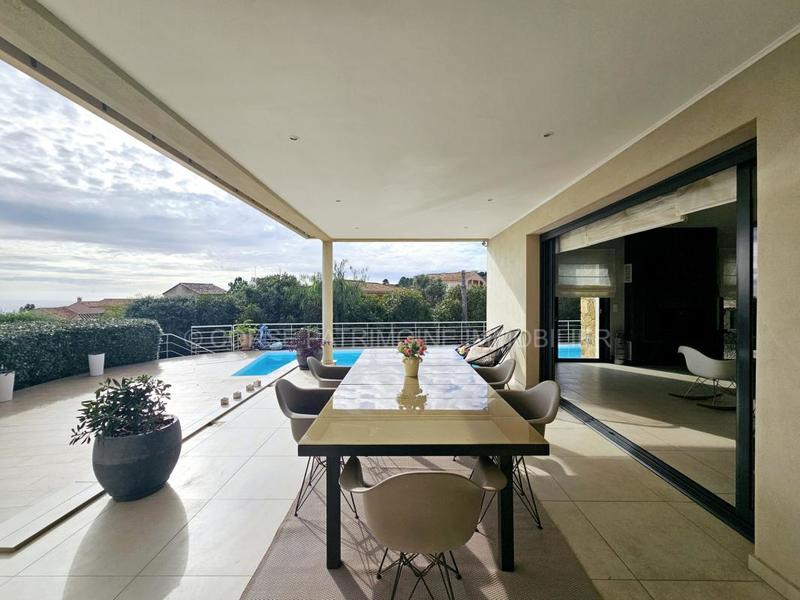 Maison - 206 m² - 7 pièces