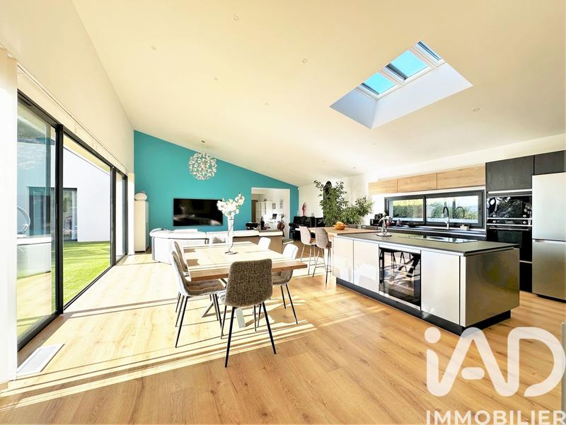 Maison - 207 m² - 6 pièces