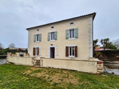 Maison - 182 m² - 8 pièces