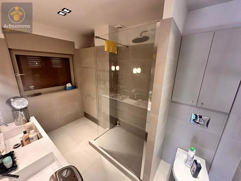 Maison - 300 m² - 8 pièces