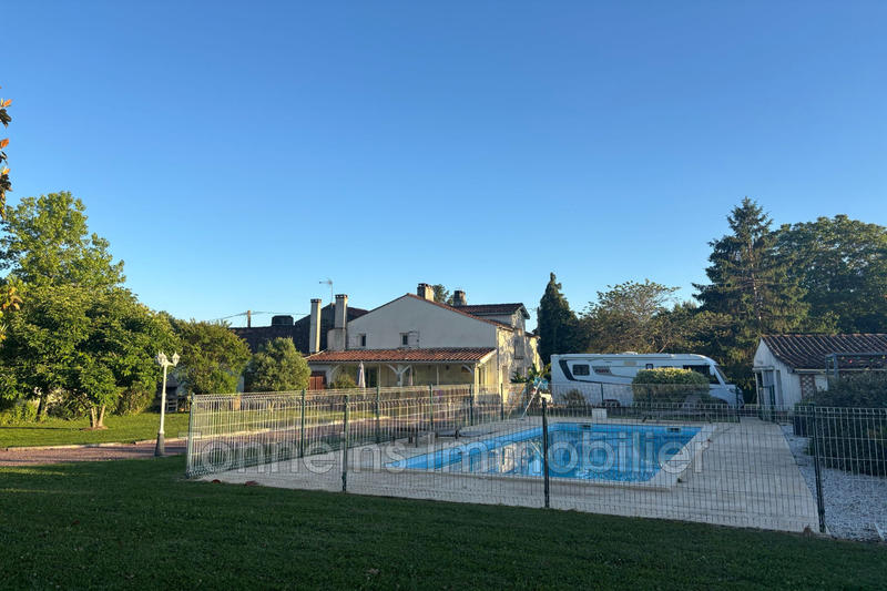 Maison - 240 m² - 8 pièces