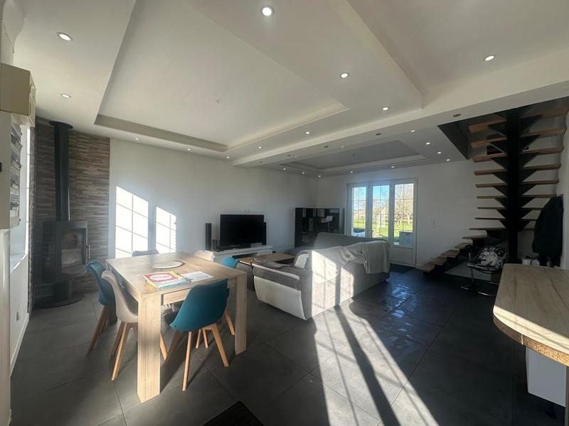 Maison - 95 m² - 3 pièces