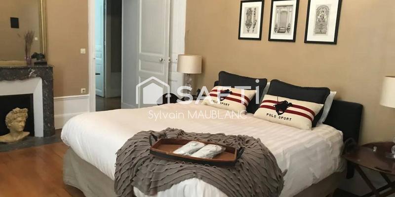 Maison - 838 m² - 20 pièces