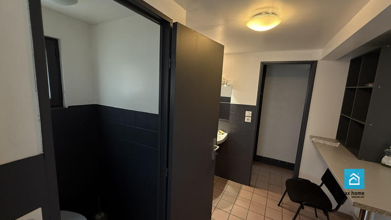 Local d'activités - 90 m² - 3 pièces