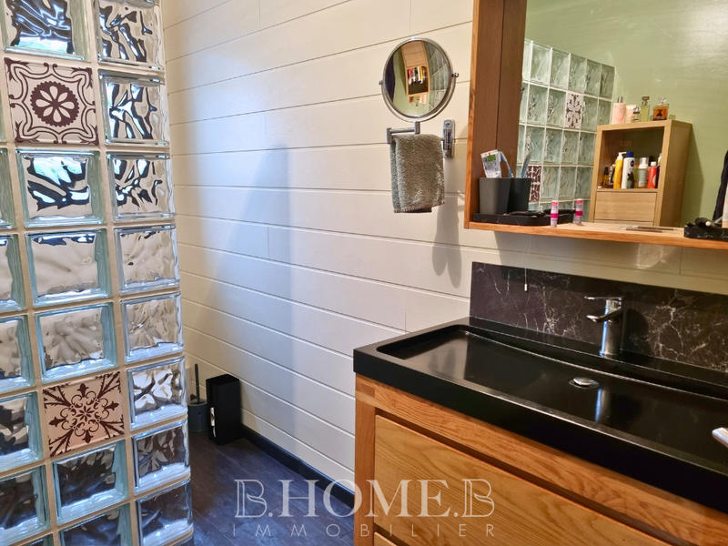 Maison - 212 m² - 10 pièces