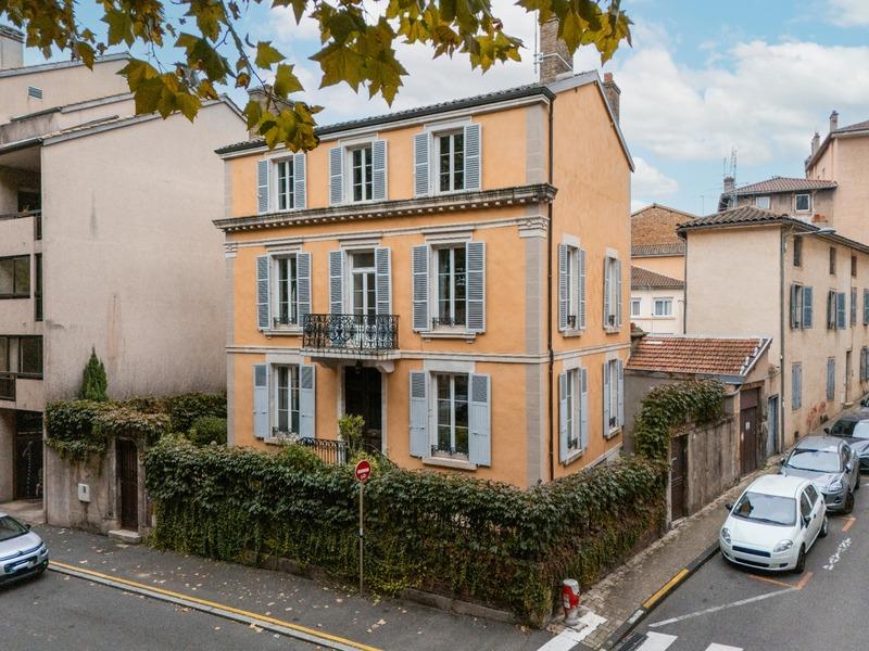 Maison - 206 m² - 10 pièces
