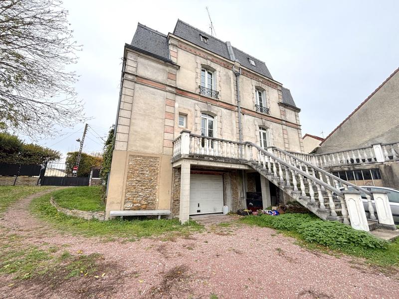 Maison - 207 m² - 7 pièces