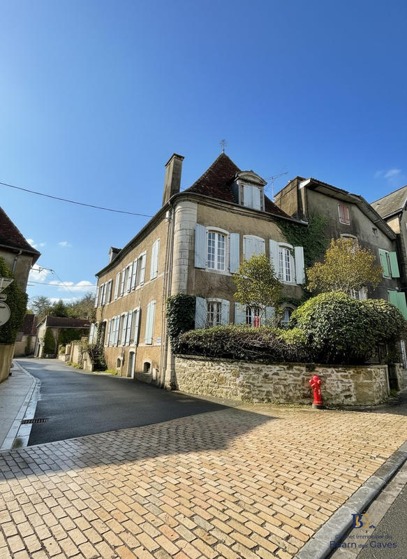 Maison ancienne - 343 m² - 10 pièces