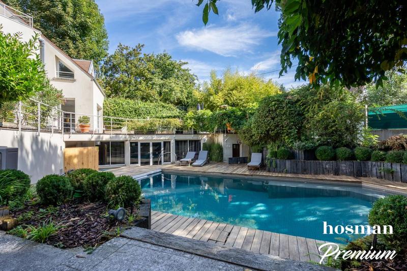 Maison - 595 m² - 8 pièces