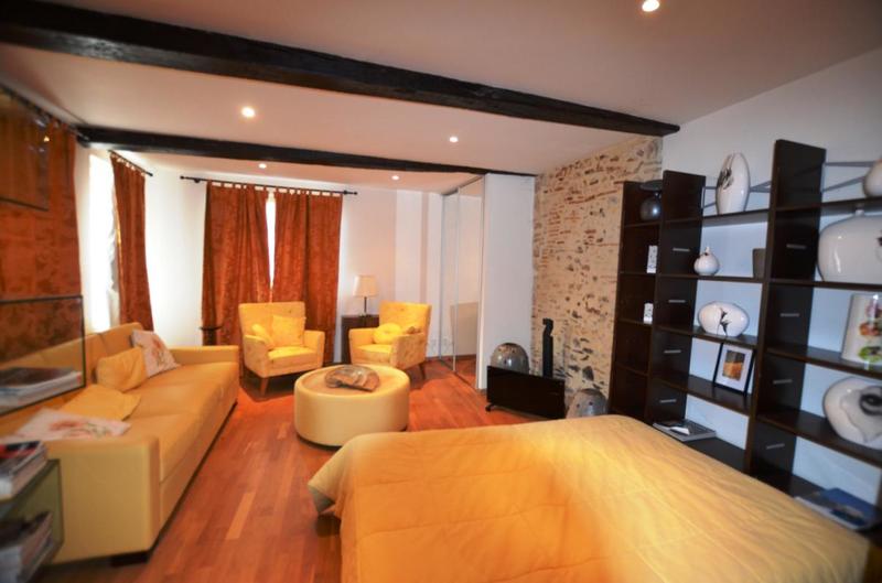 Maison chambre d'hôtes - 572 m² - 15 pièces