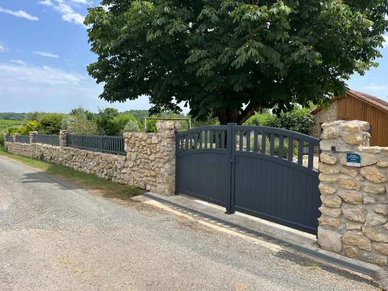 Maison en pierre - 254 m² - 7 pièces