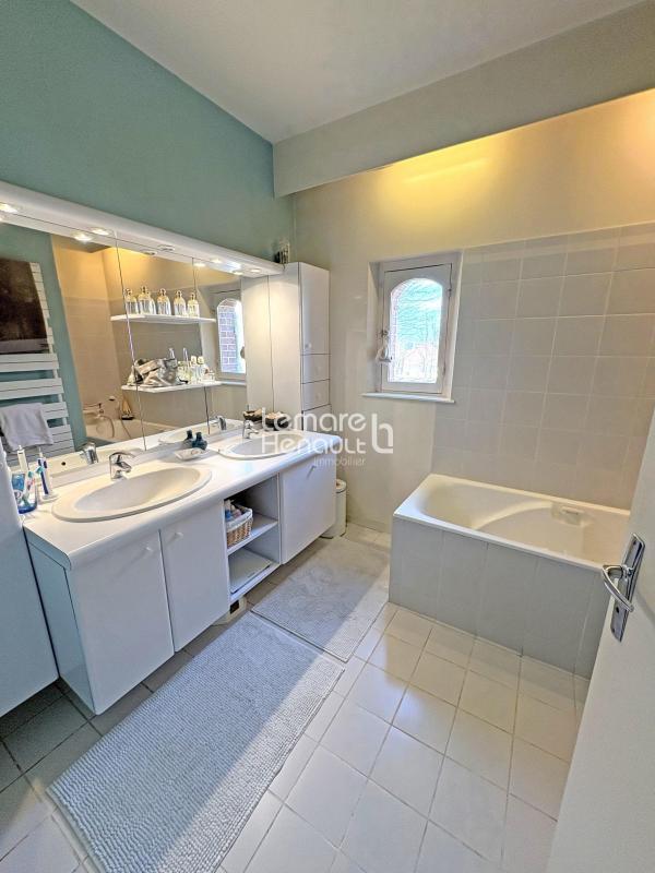 Propriété - 200 m² - 10 pièces