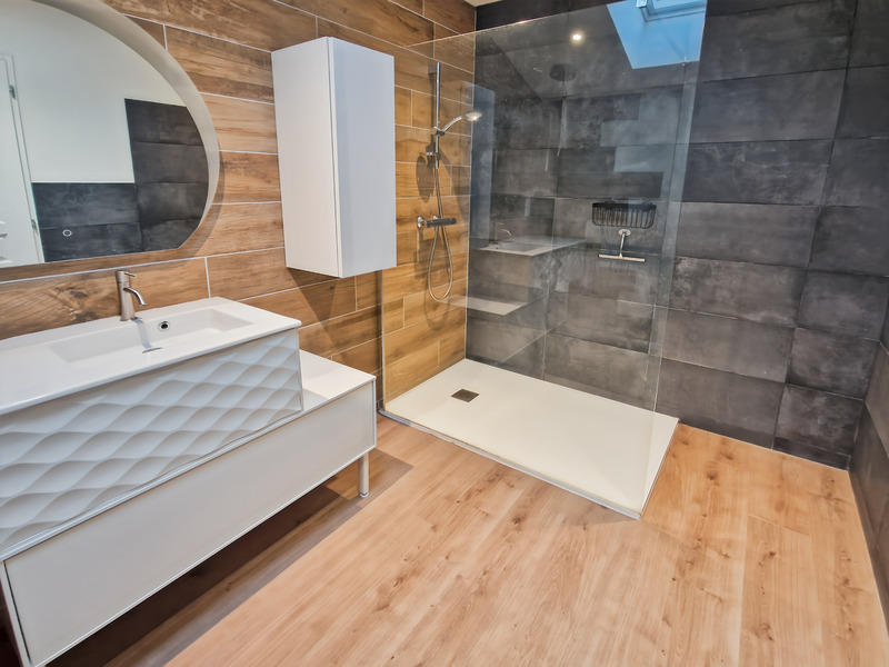 Maison - 244 m² - 8 pièces