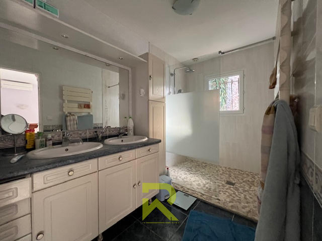 Villa - 174 m² - 8 pièces