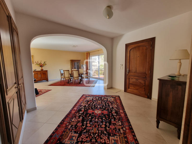 Propriété - 217 m² - 6 pièces