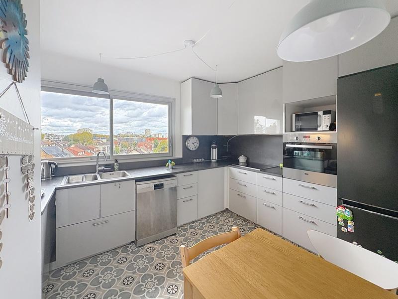 Appartement - 104 m² - 5 pièces