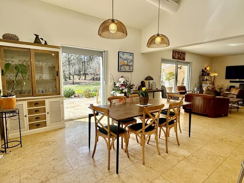 Maison - 222 m² - 6 pièces