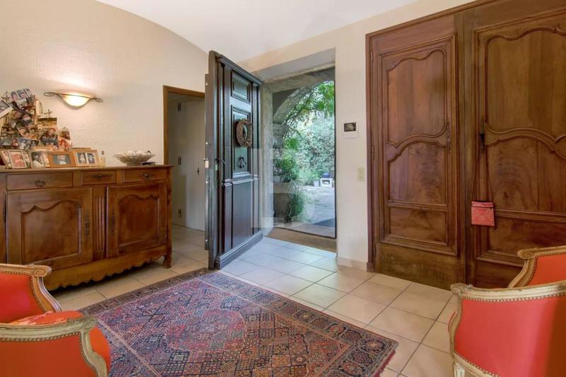 Propriété - 250 m² - 7 pièces