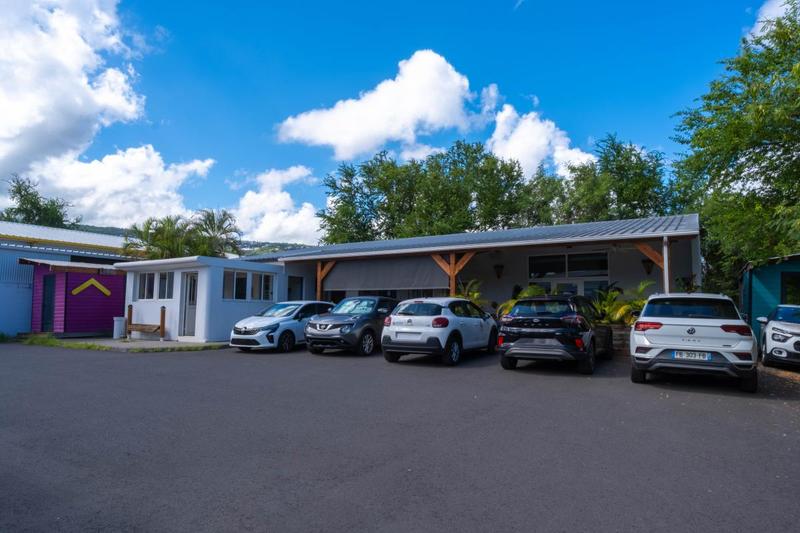 Local d'activité / Entrepôt - 717 m² - 30 pièces