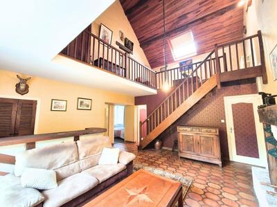 Maison - 252 m² - 9 pièces