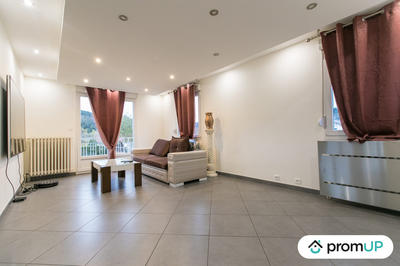 Maison contemporaine - 314 m² - 9 pièces