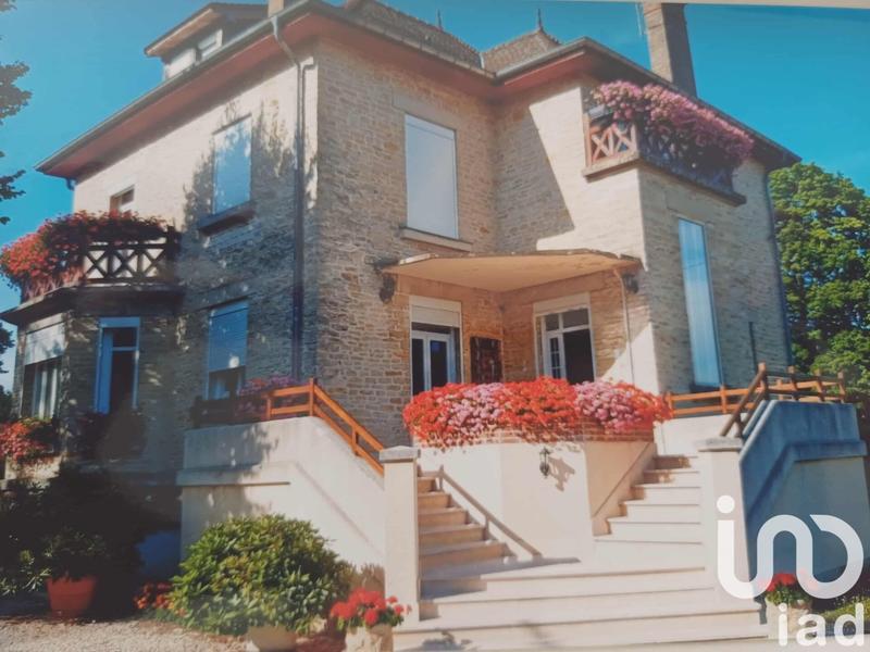 Maison - 241 m² - 8 pièces