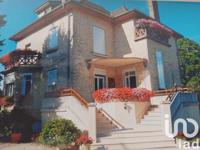 Maison - 241 m² - 8 pièces