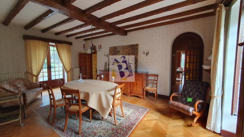 Maison - 221 m² - 9 pièces