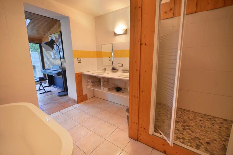 Maison - 318 m² - 12 pièces