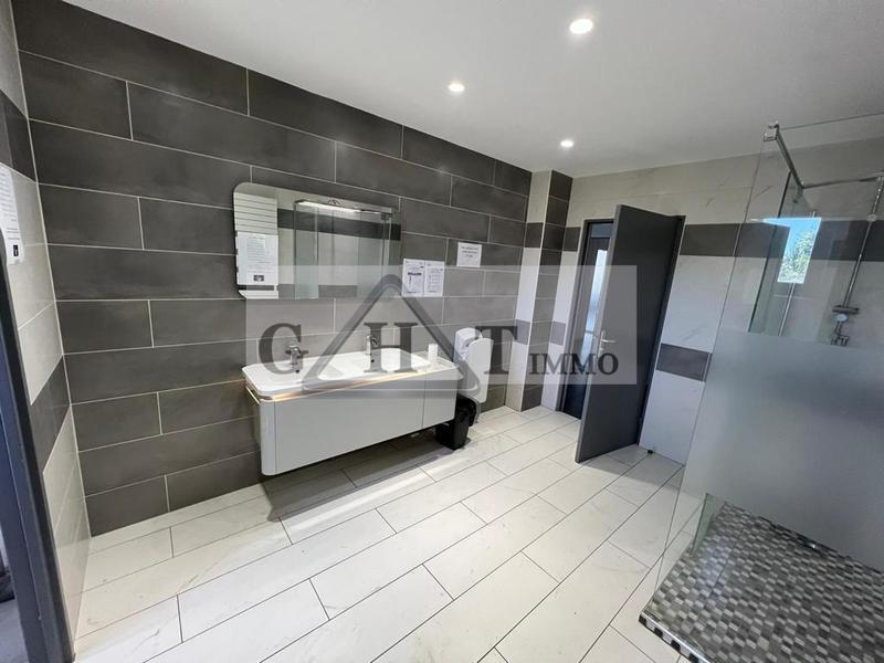 Entrepôt - 1 423 m²