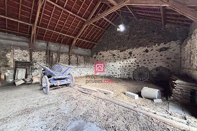 Grange - 200 m² - 2 pièces