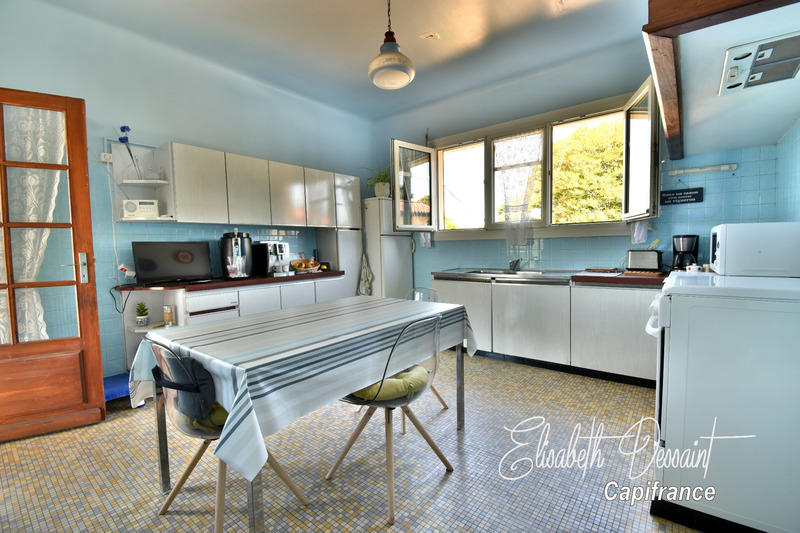 Villa - 234 m² - 10 pièces