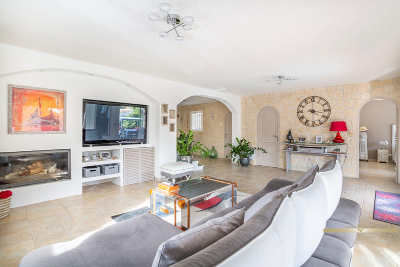 Maison - 180 m² - 7 pièces