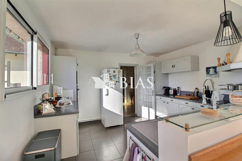 Maison traditionnelle - 187 m² - 7 pièces