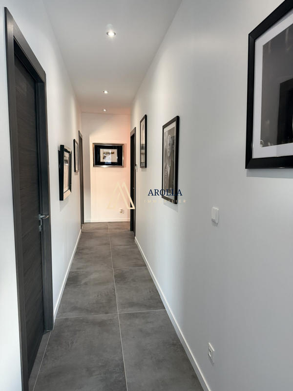 Villa - 227 m² - 6 pièces